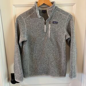 Patagonia Men's Quarter Zip-Up Sweater in Heather Gray. Excellent condition.
